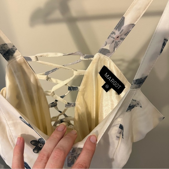 Gorgeous Graduation Dress - Picture 5 of 9